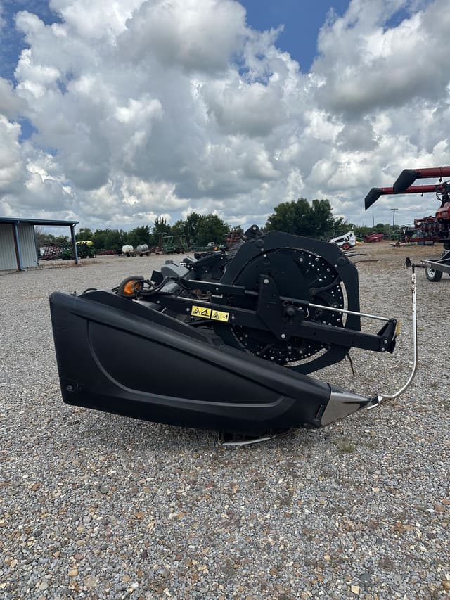 Image of MacDon FD75 equipment image 3