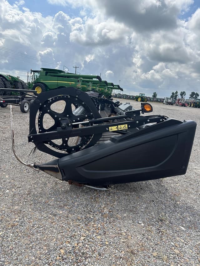 Image of MacDon FD75 equipment image 2