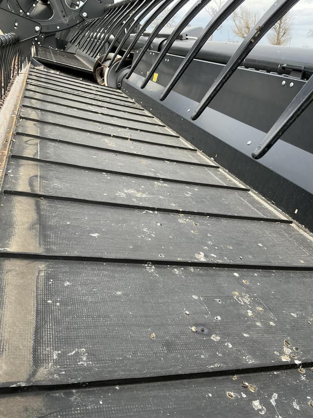 Image of MacDon FD75 equipment image 4