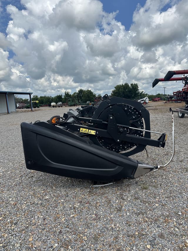 Image of MacDon FD75 equipment image 3