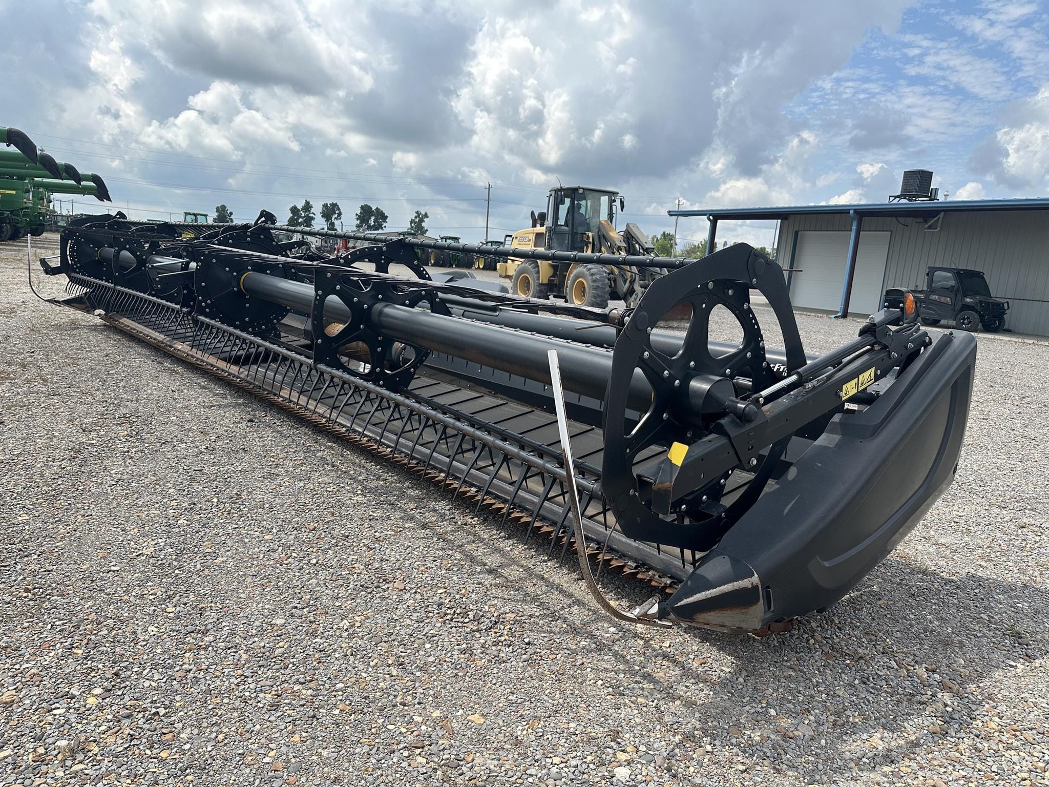 2018 MacDon FD75 Equipment Image0