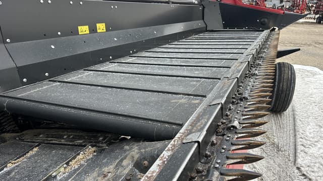 Image of MacDon FD75S equipment image 4