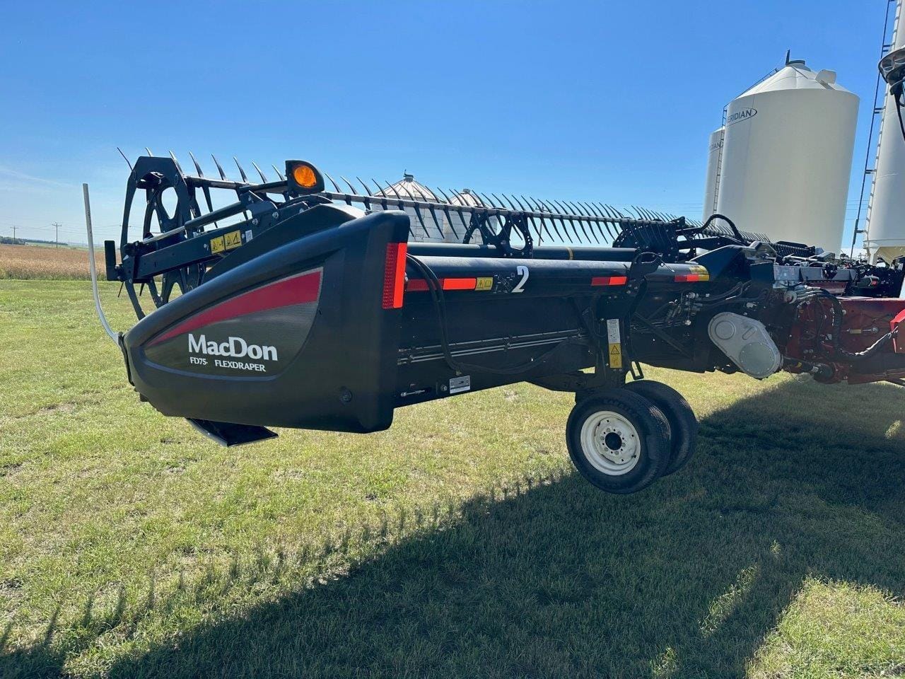 2018 MacDon FD75 Equipment Image0