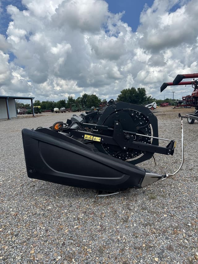 Image of MacDon FD75 equipment image 3