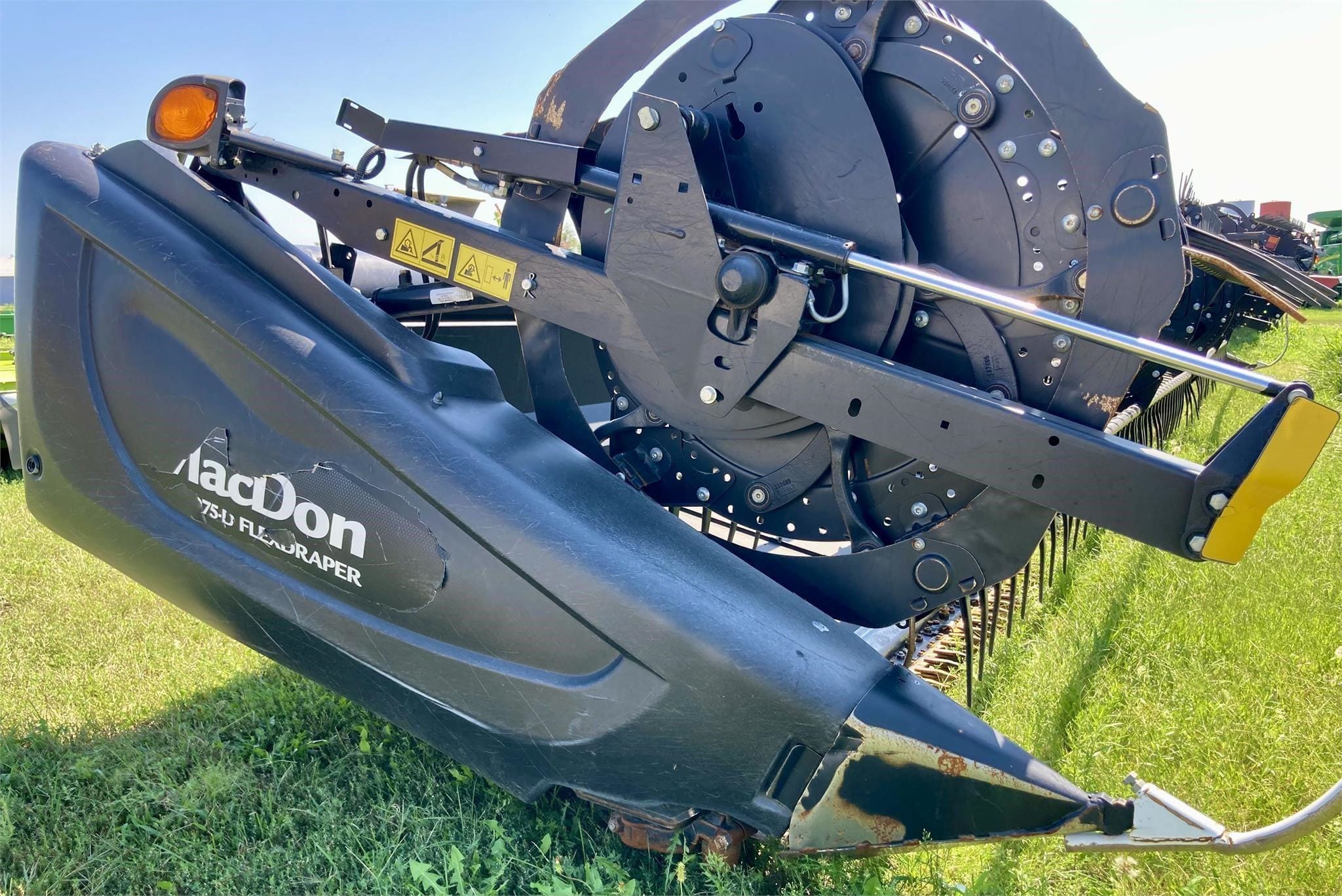 2018 MacDon FD75D Equipment Image0