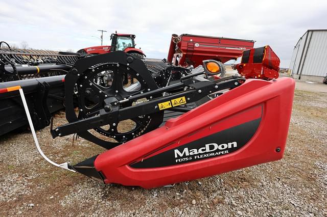 Image of MacDon FD75 equipment image 1