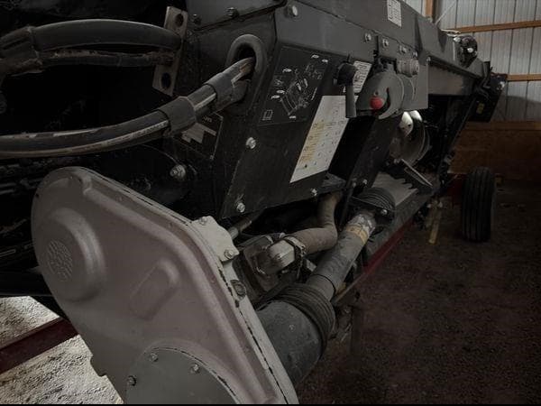 Image of MacDon FD75S equipment image 2
