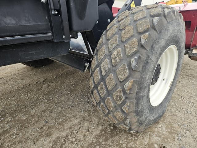 Image of MacDon M1240 equipment image 2