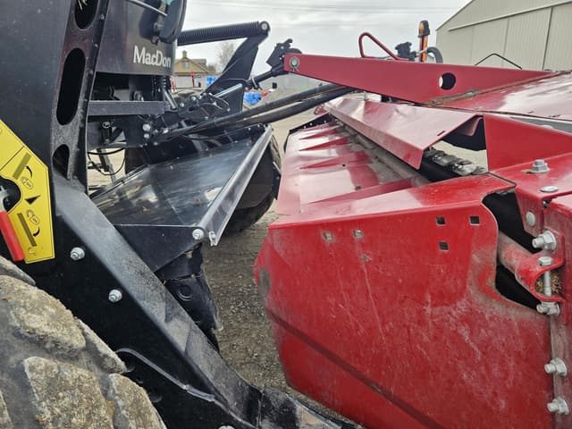 Image of MacDon M1240 equipment image 3