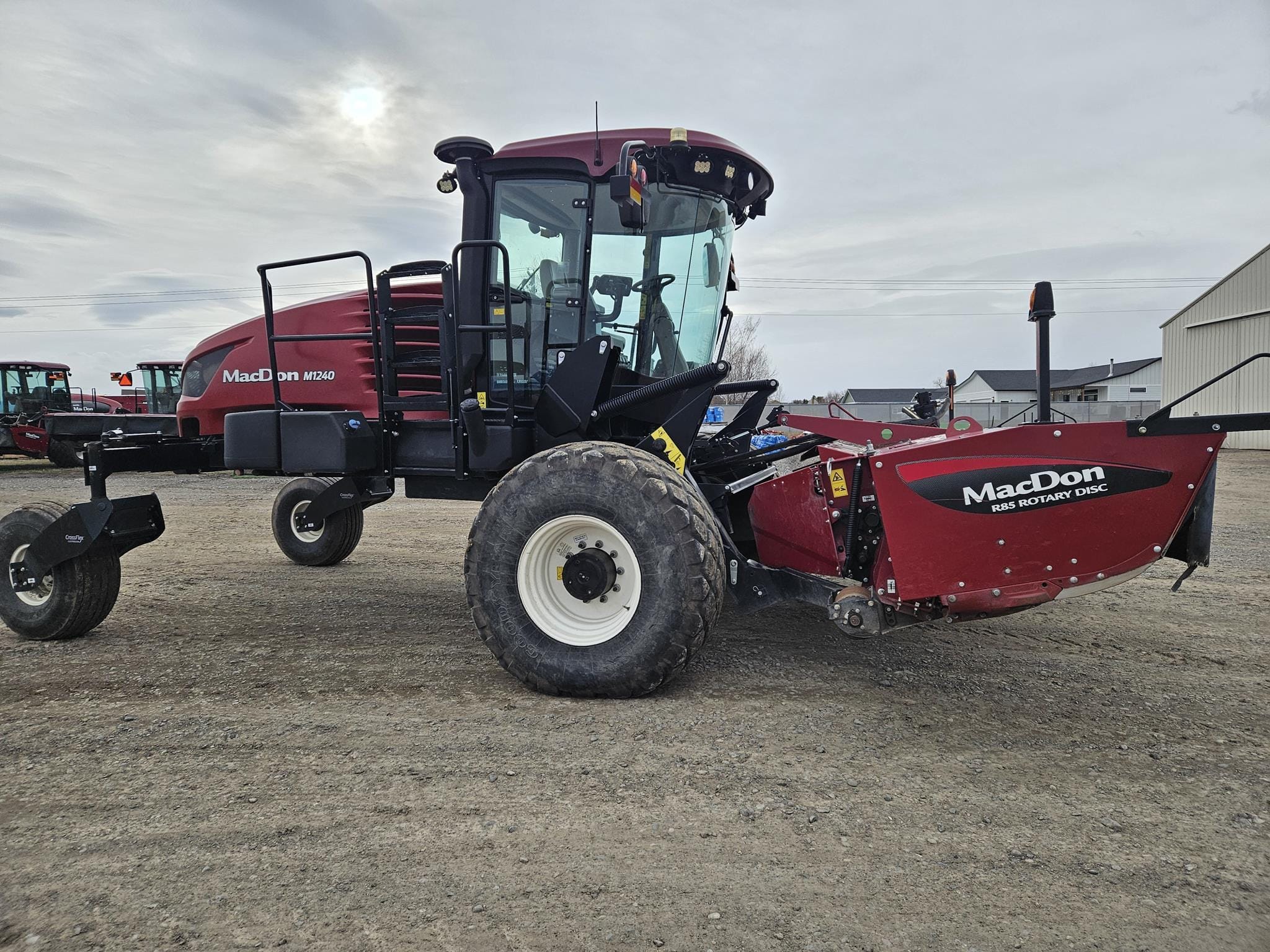 2018 MacDon M1240 Equipment Image0