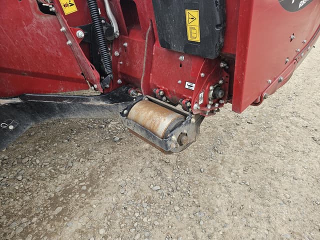 Image of MacDon M1240 equipment image 4