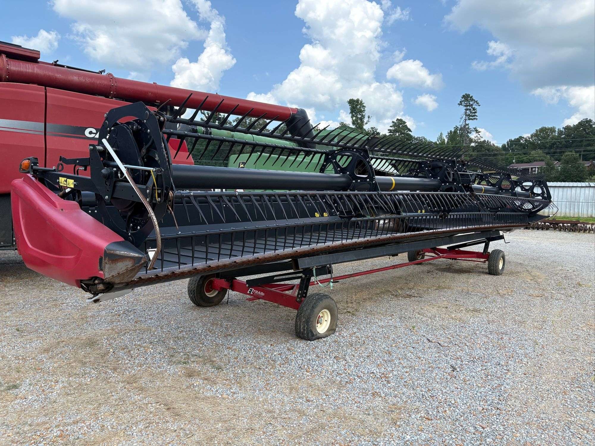 2018 MacDon FD75 Equipment Image0