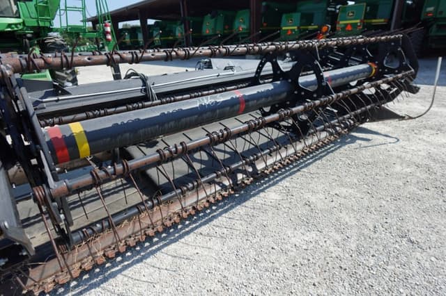 Image of MacDon D130 equipment image 2