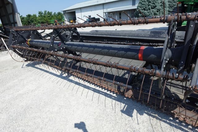 Image of MacDon D130 equipment image 1