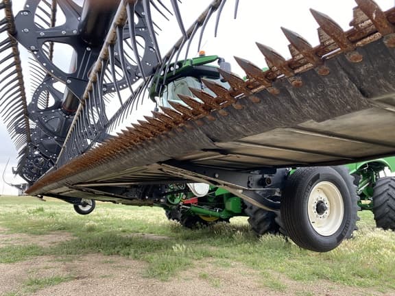 Image of MacDon FD140 equipment image 4