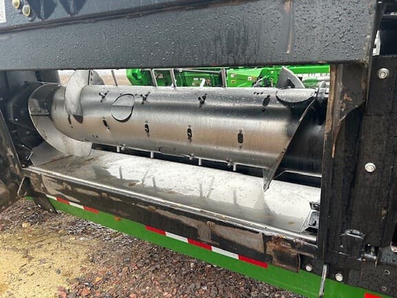 Image of MacDon FD130 equipment image 3