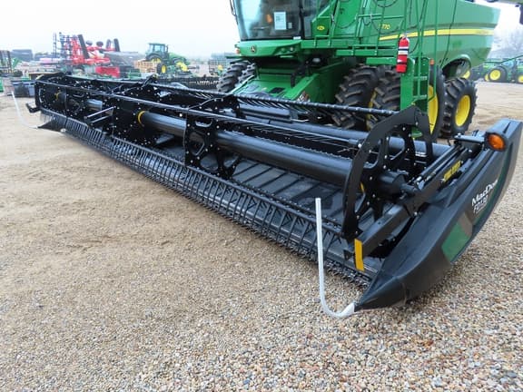 Image of MacDon FD130 equipment image 3