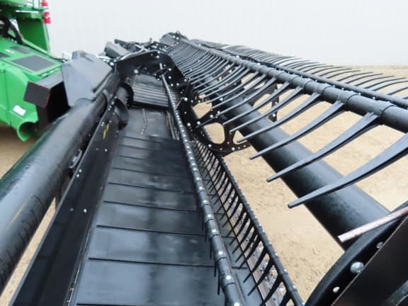 Image of MacDon FD130 equipment image 2