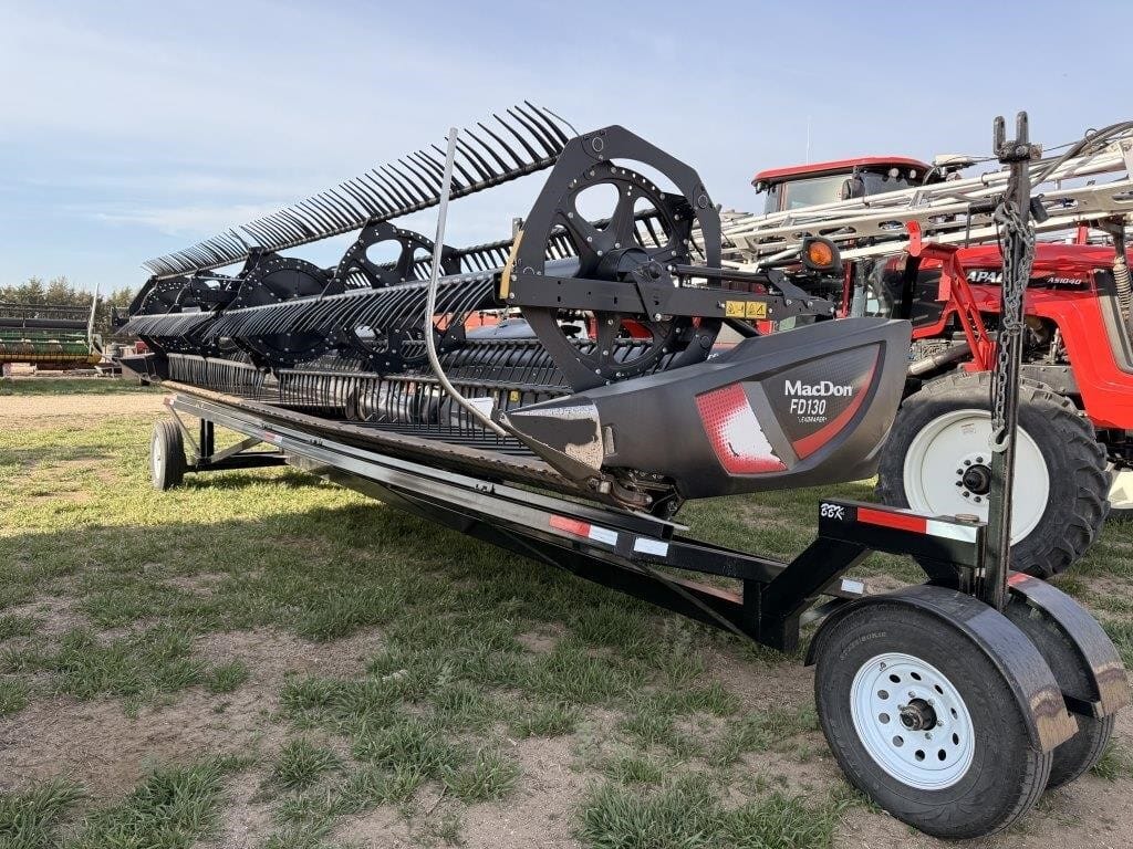 2018 MacDon FD130 Equipment Image0