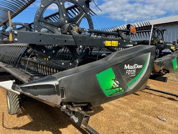 Main image MacDon FD135