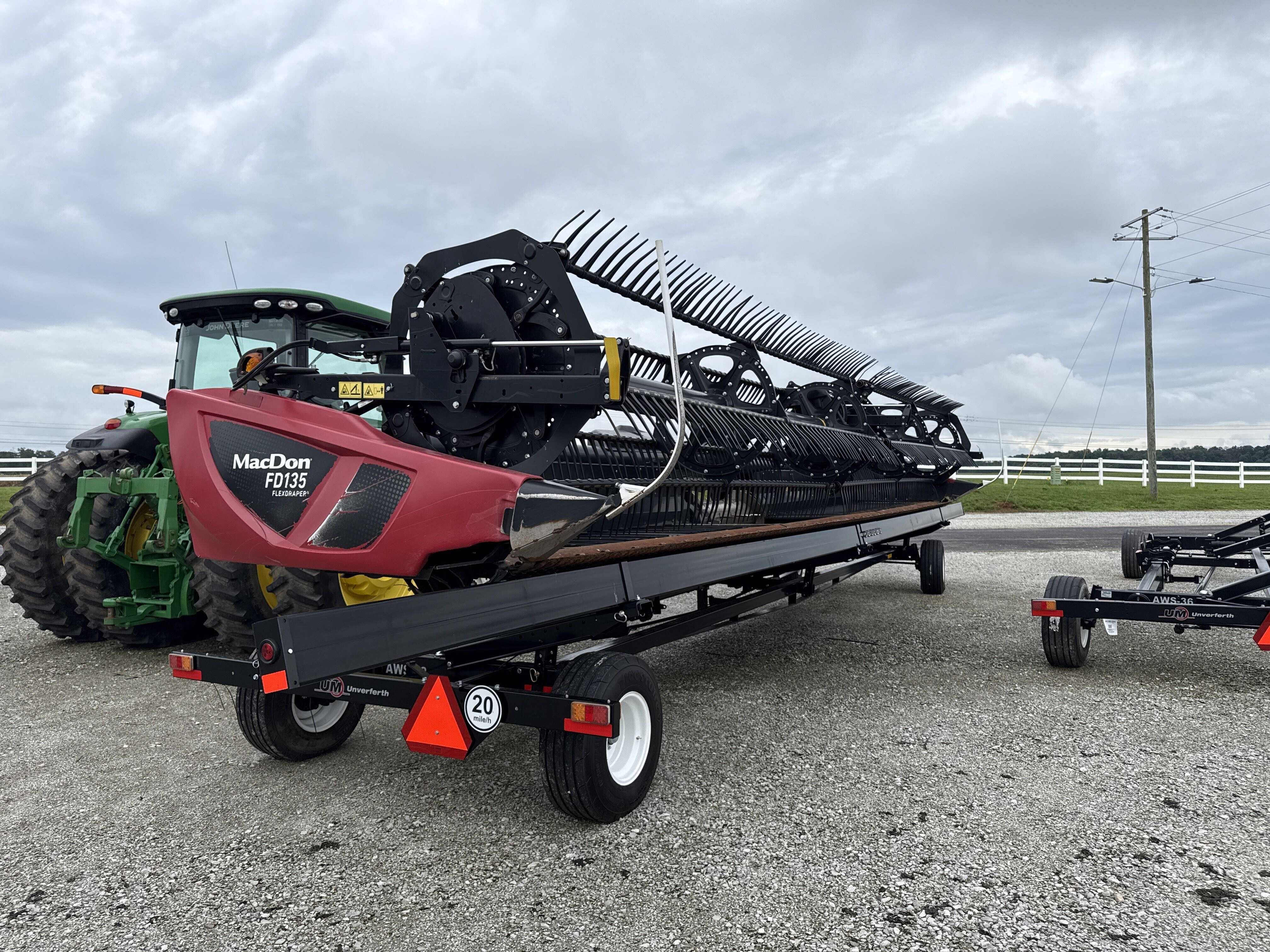 Main image MacDon FD135