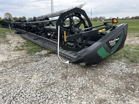 Main image MacDon FD135