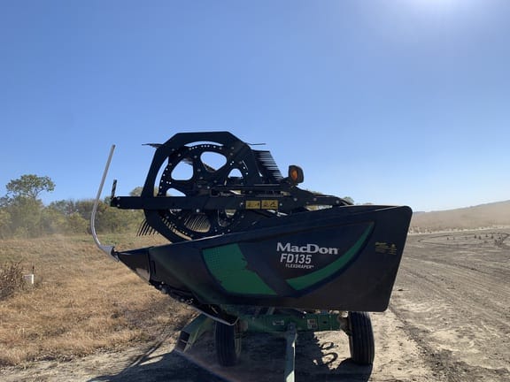 2018 MacDon FD135 Equipment Image0