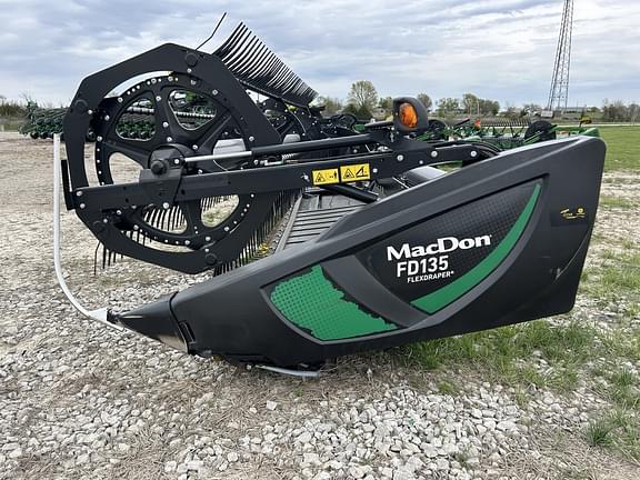 Image of MacDon FD135 equipment image 3