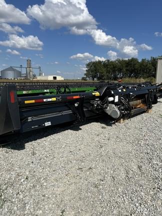 Image of MacDon FD135 equipment image 4