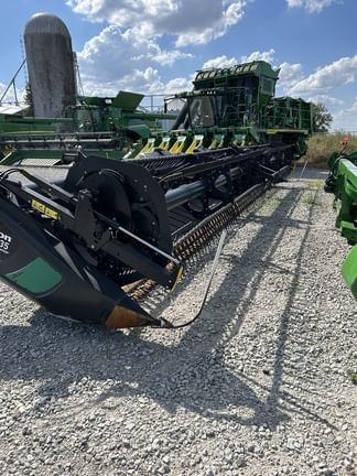 2018 MacDon FD135 Equipment Image0