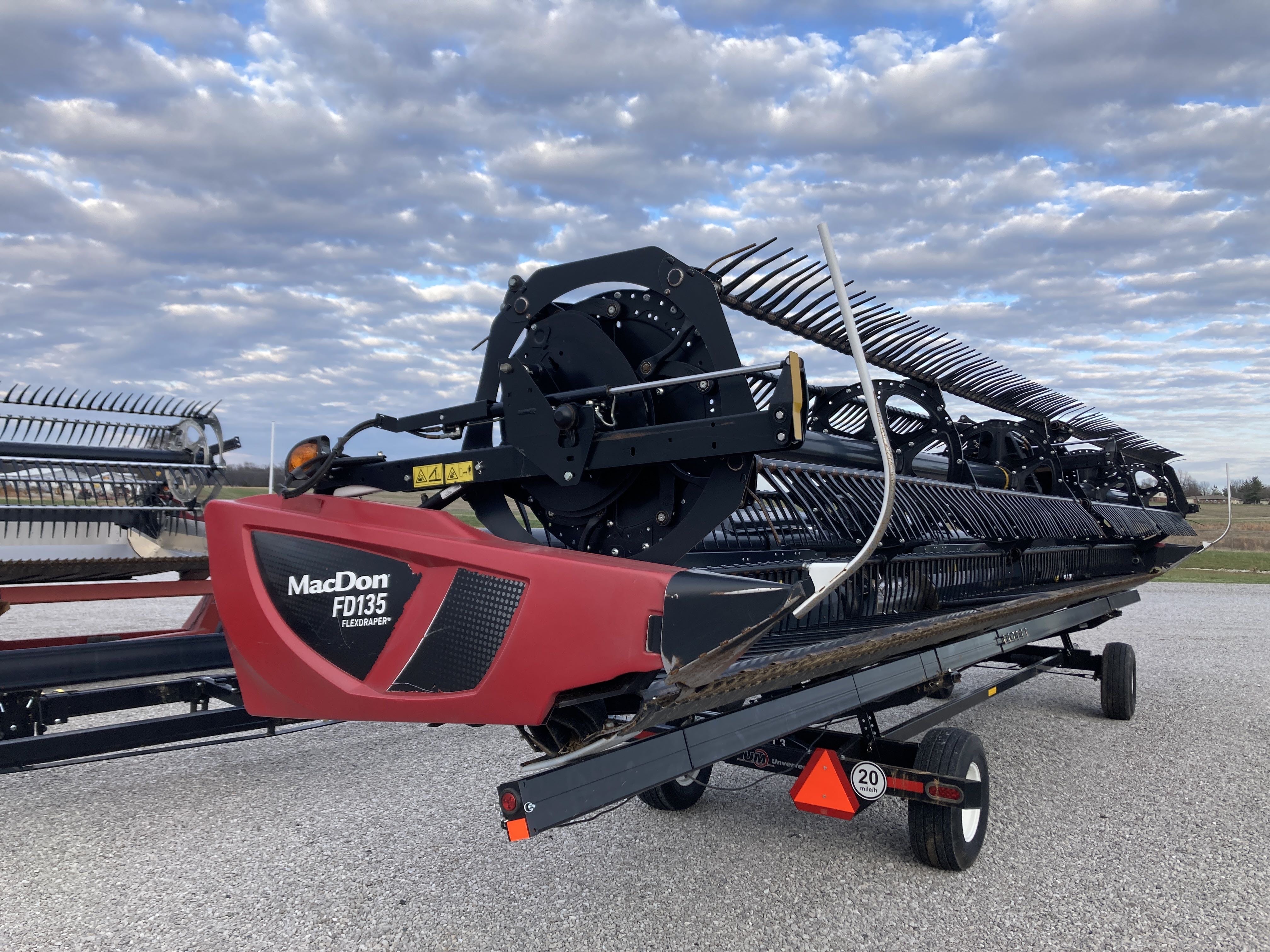 2018 MacDon FD135 Equipment Image0