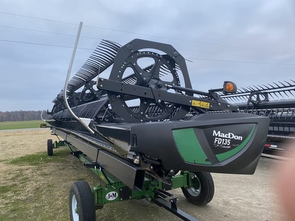 Main image MacDon FD135