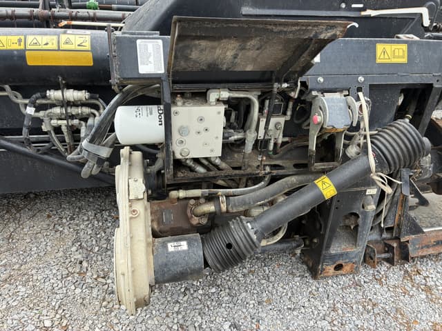 Image of MacDon FD135 equipment image 4