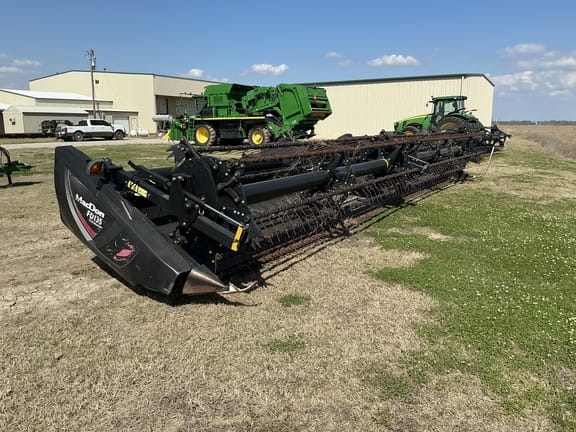 2018 MacDon FD135 Equipment Image0