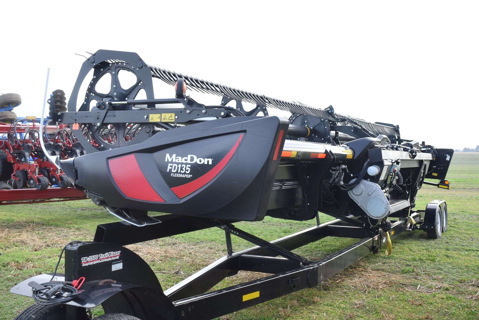 2018 MacDon FD135 Equipment Image0