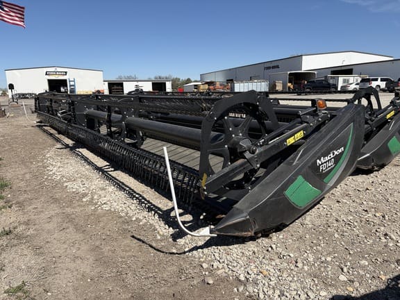 2018 MacDon FD140 Equipment Image0