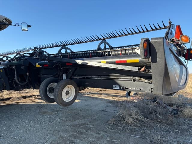 Image of MacDon FD140 equipment image 2