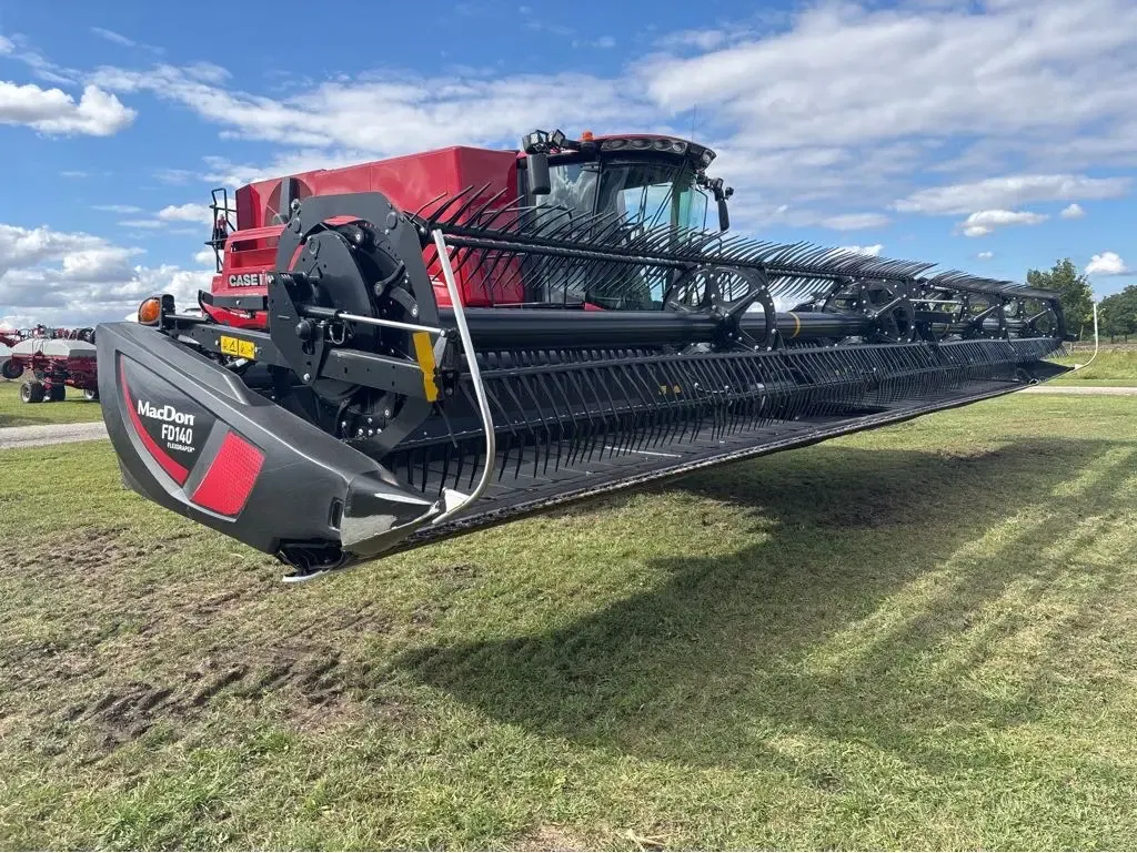 2018 MacDon FD140 Equipment Image0