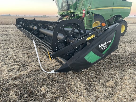 Main image MacDon FD140