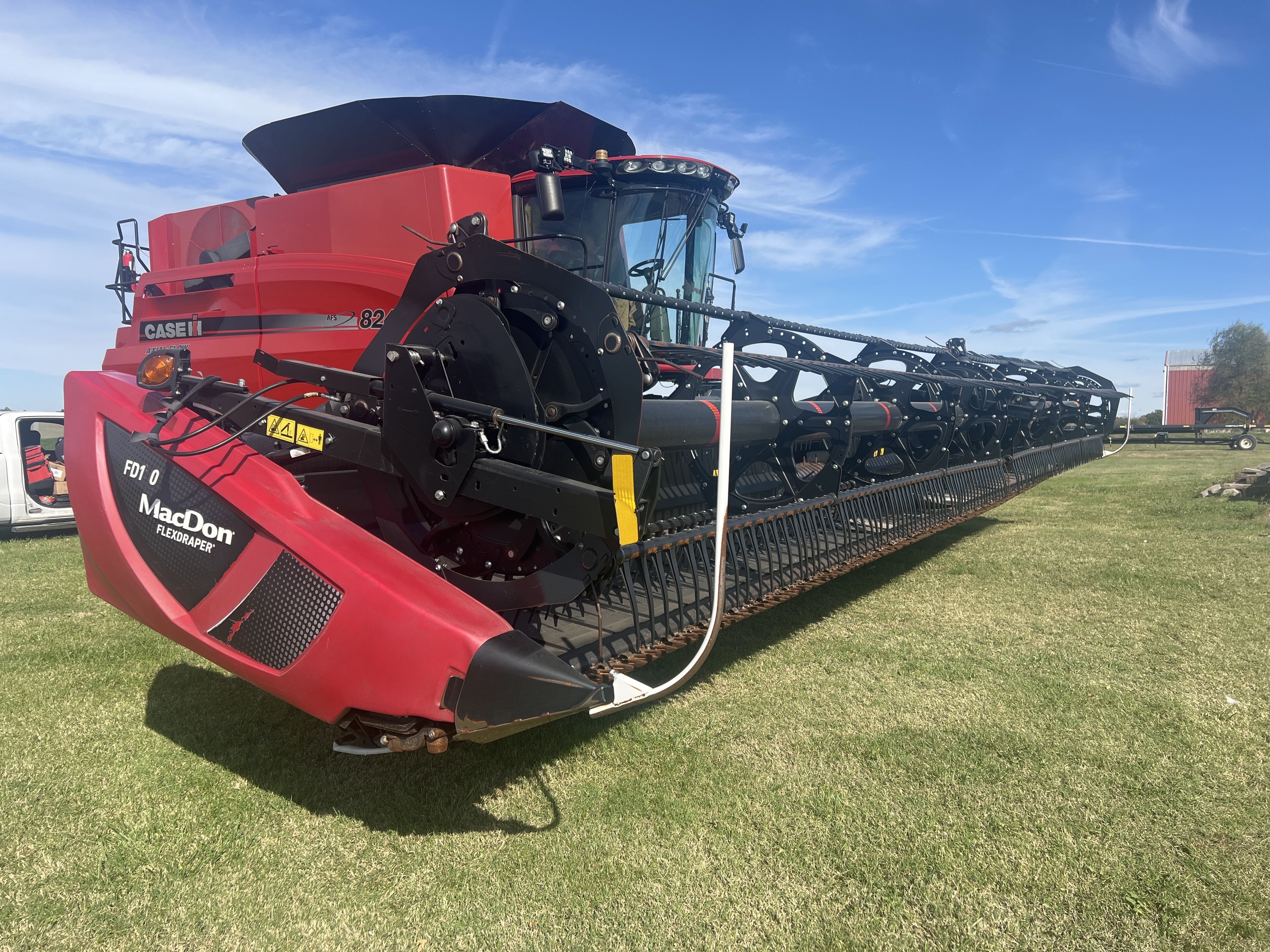 2018 MacDon FD140 Equipment Image0