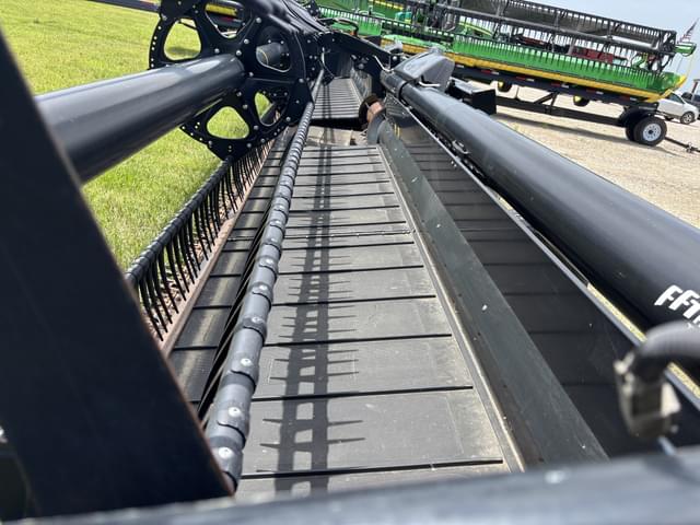 Image of MacDon FD140 equipment image 3