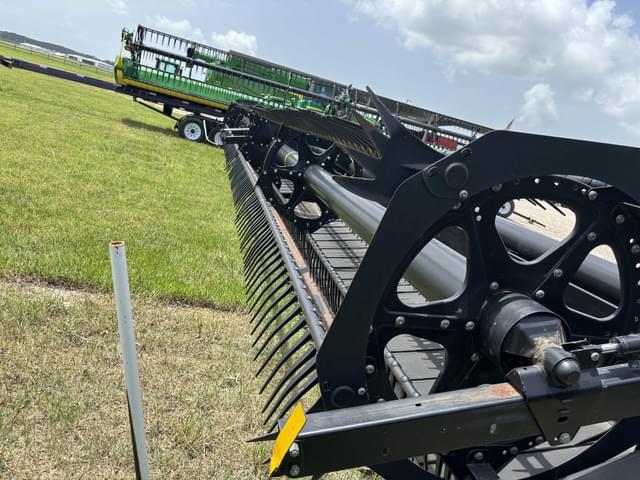 Image of MacDon FD140 equipment image 2