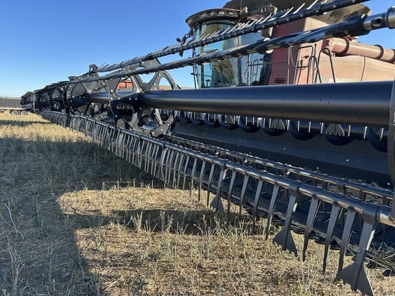 Image of MacDon FD140 equipment image 2