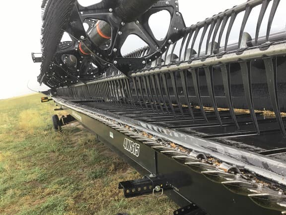 Image of MacDon FD140 equipment image 3