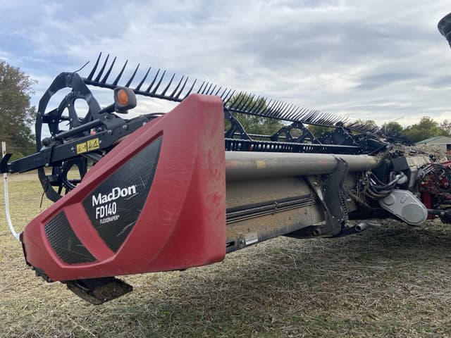 Image of MacDon FD140 equipment image 2