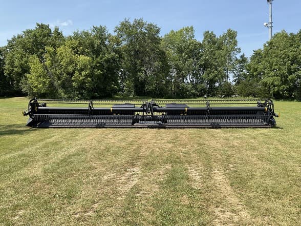 Image of MacDon FD140 equipment image 1