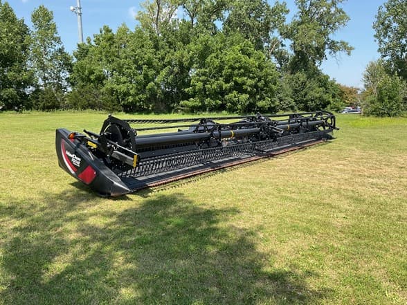 Image of MacDon FD140 equipment image 2