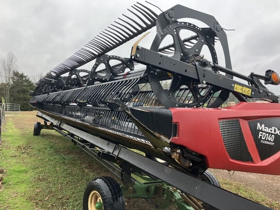2018 MacDon FD140 Equipment Image0