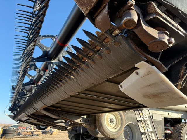 Image of MacDon FD140 equipment image 3