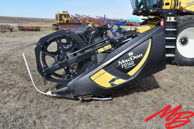 Image of MacDon FD140 equipment image 2